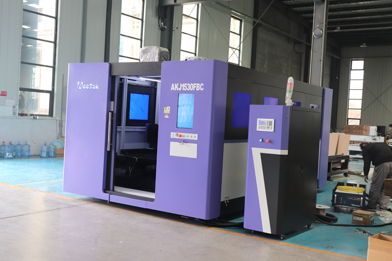 Industrielle 3015 6000 Watt Fa – Industrial Fiber Laser Cutting Machine Bewertung und Preis