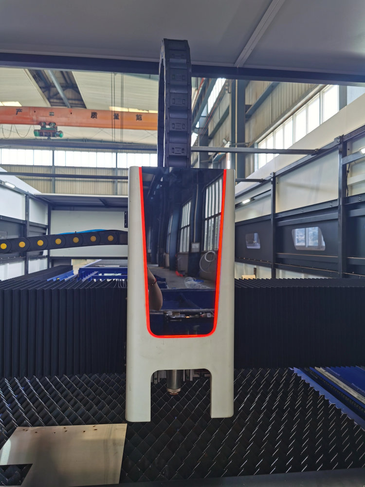 Vollständig geschlossene CNC-F – Industrial Fiber Laser Cutting Machine Bewertung und Preis
